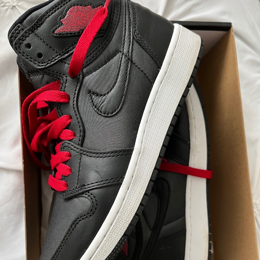 Jordan 1 OG high metallic and red